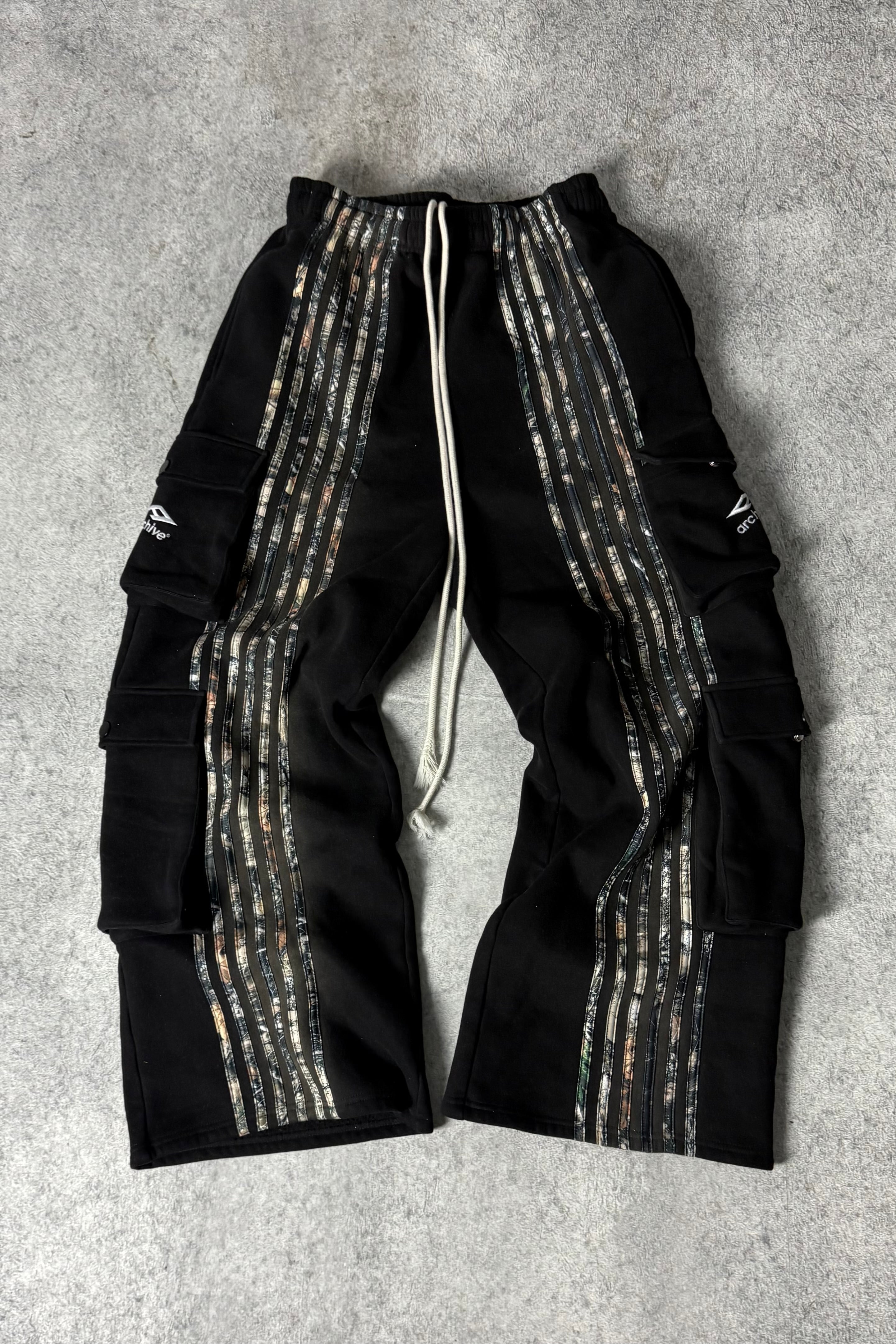 ARCHIVE HUNTER CARGO STRIPE SWEATPANTS CAMO - BLACK